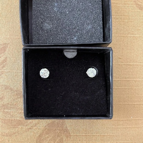 Absolute CZ Galaxy Cut Round Small Stud Pierced Earrings NWT - Picture 5 of 9
